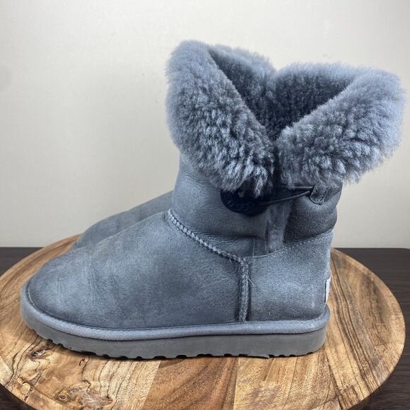 UGG Bailey Button Womens Gray Size 7 Suede Sheepskin Shearling Fur Lined Boots - Picture 2 of 7